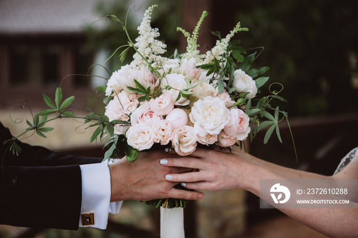 令人惊叹的婚礼鲜花。婚礼花束。