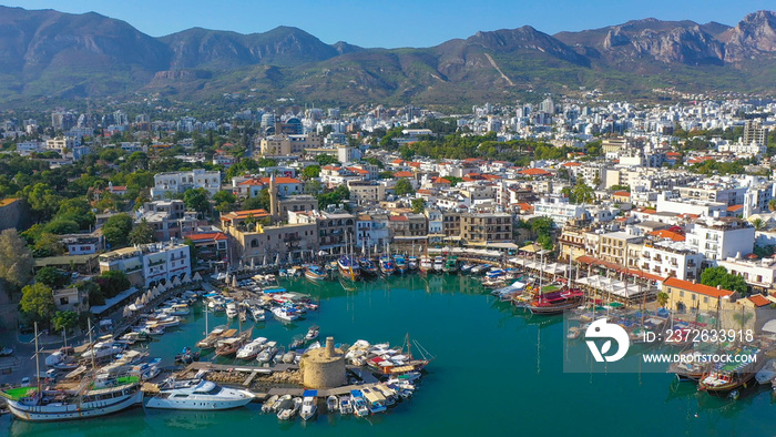 基里尼亚（吉恩）是塞浦路斯北海岸的一座城市，以鹅卵石铺就的古城和山丘而闻名
