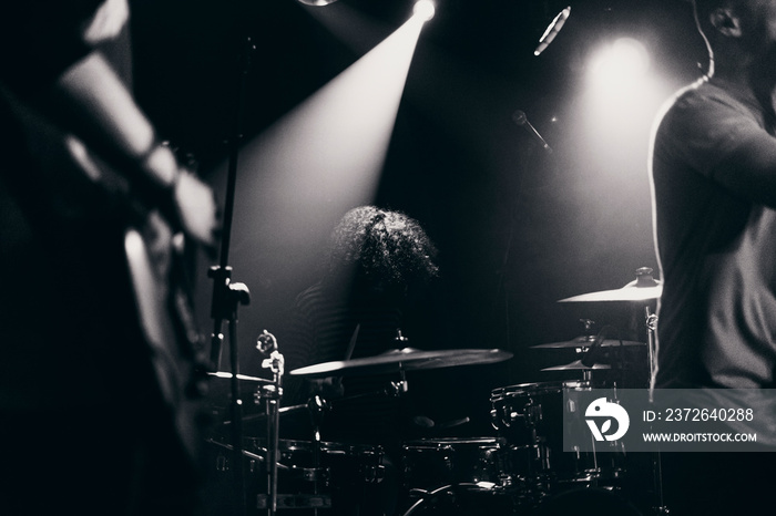 Bateria tocando en directo