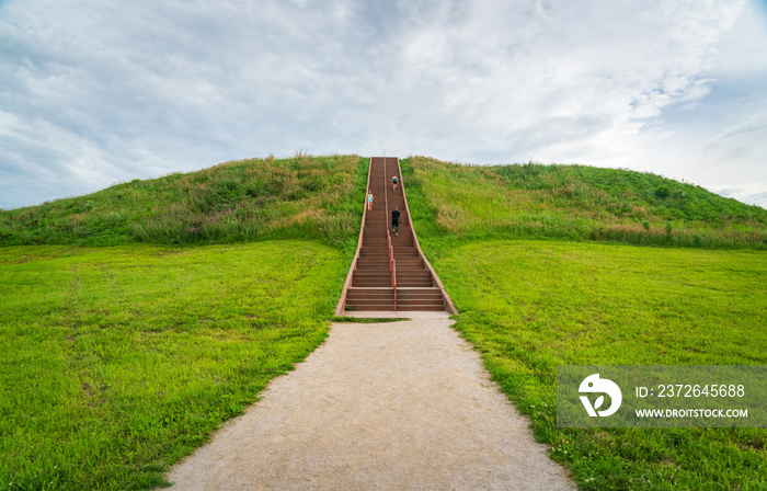 Cahokia Mounds州立历史遗址的阶梯