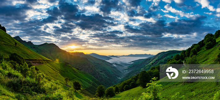 Sonnenaufgang Col dIspéguy Montagne-Basque