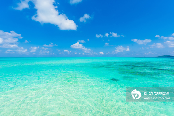 美しい宮古島の海　Beautiful beach in Miyakojima Island, Okinawa.