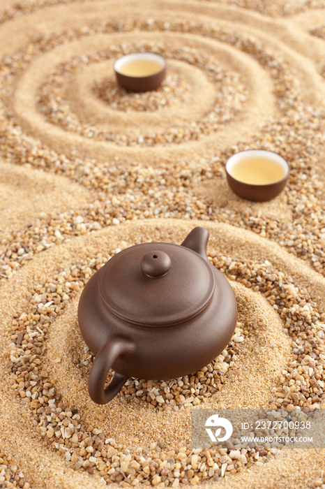 茶具和沙地