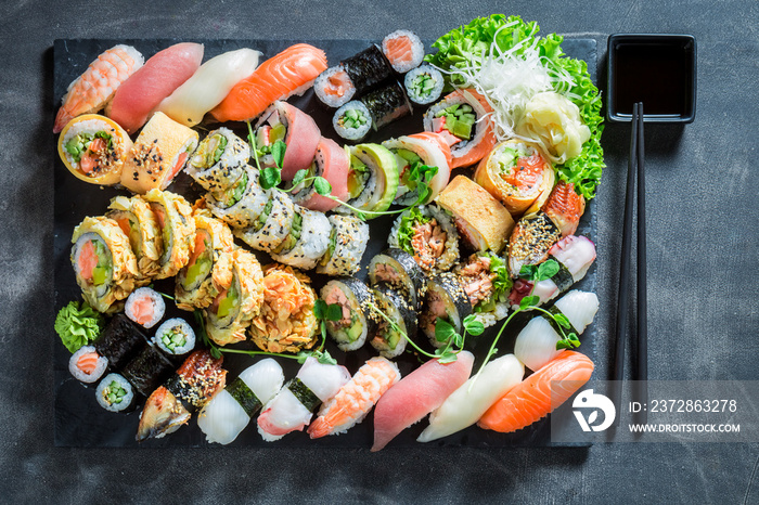 健康寿司虾米套餐俯视图