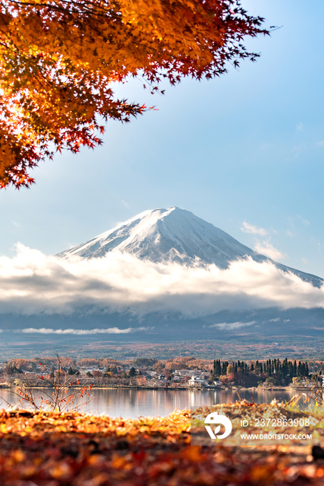 日本富士山色彩缤纷的秋天——川口湖是日本最适合欣赏的地方之一