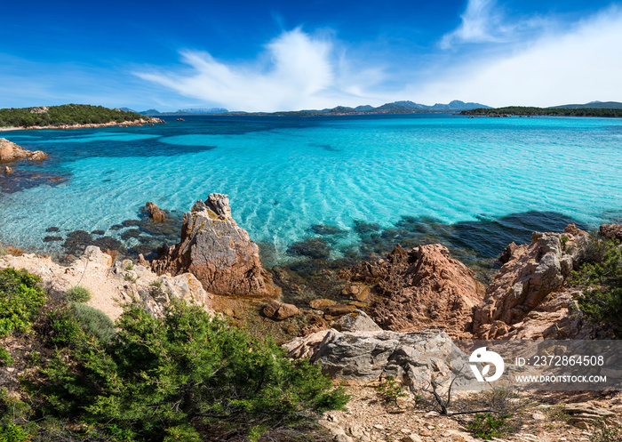 Olbia/T，Petra Ruja-Costa Smeralda海滩上美丽的绿松石和清澈的大海