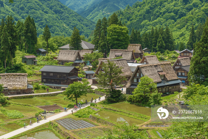 五重山村的Gassho zukuri房屋。五重山已被联合国教科文组织列入世界遗产L