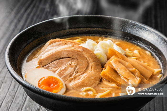 味噌ラーメン　Miso Ramen (Japanese soy bean noodle)