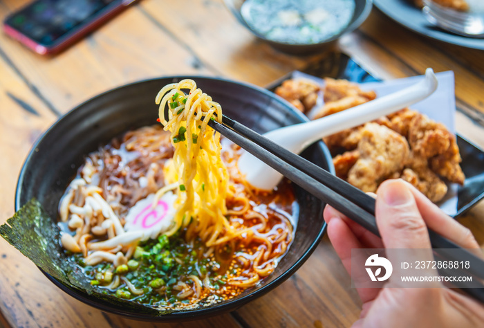 麻辣日本拉面蛋汤，日本饮食文化。