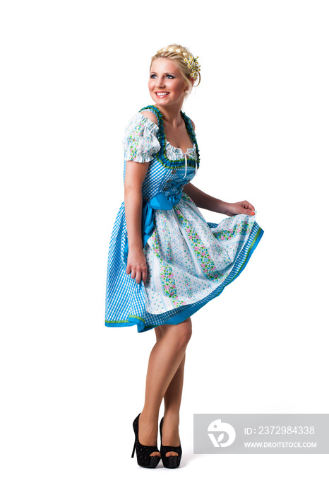 junge blonde Frau im Dirndl