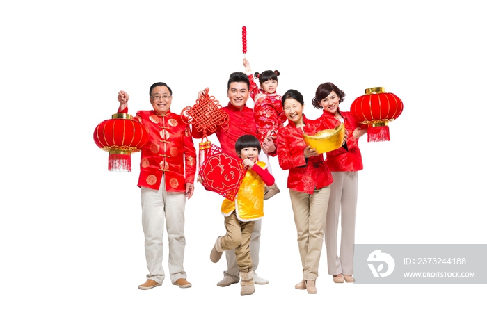 棚拍中国新年快乐的唐装家庭