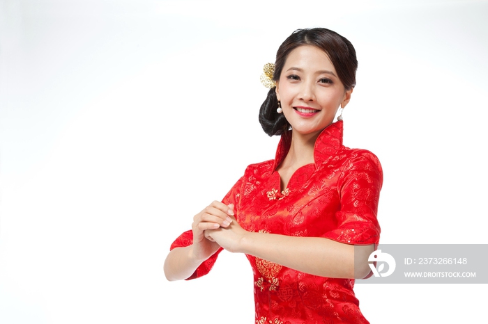 棚拍身穿中国传统服装的年轻女人