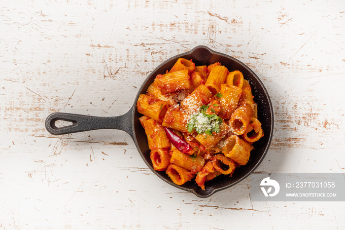 イタリアン トマトと塩漬け肉のパスタ　　 Spaghetti All’Amatriciana