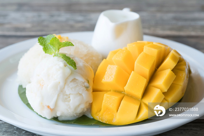 Mango with sticky rice