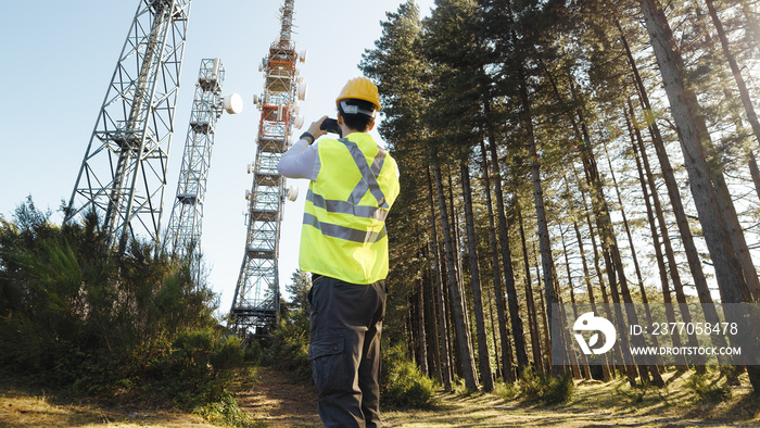 Security officer antennas 5g evaluates the vegetation in the mountains