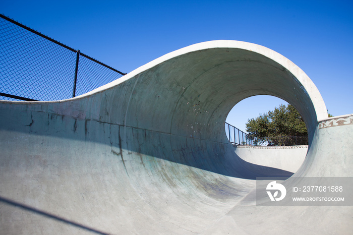 Fullpipe in a Skatepark