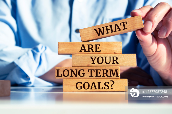 Wooden blocks with words ’What Are Your Long-Term Goals?’.