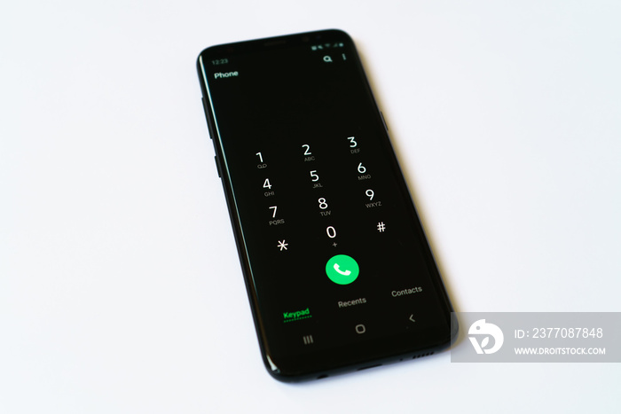 Smartphone on screen numbers to call