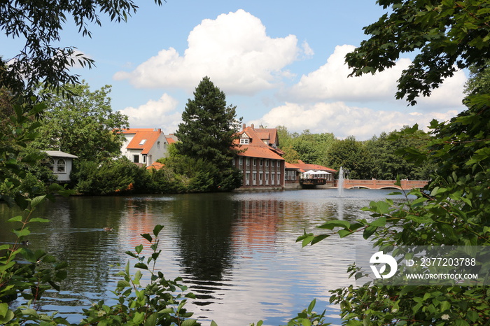 Blick auf den Ratsteich im Zentrum der Stadt Uelzen in der Lüneburger Heide