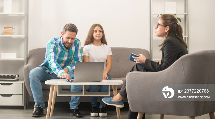 psychologist give family therapy for dad and daughter girl, relationship