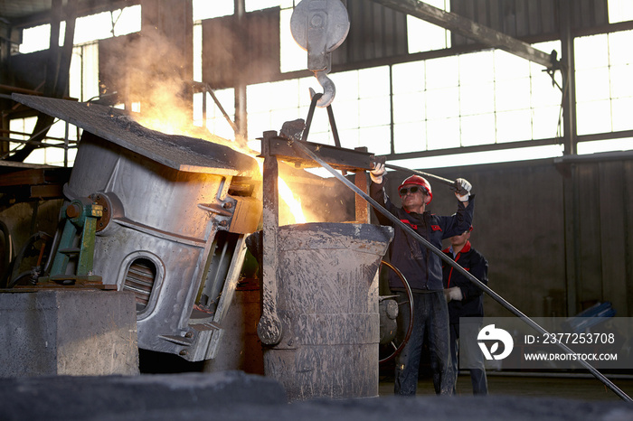 Working in cast iron foundry