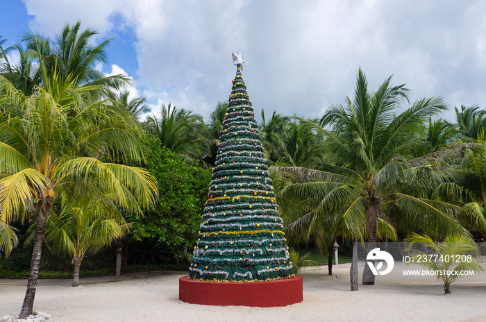 Sapin de Noël sur la plage