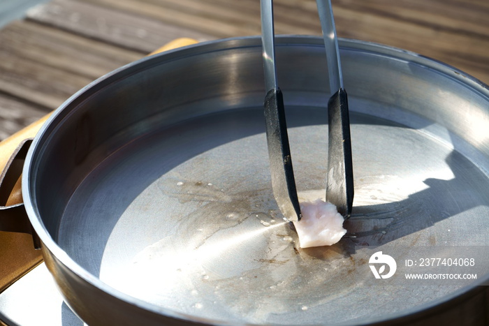 Dissolve the beef tallow and prepare for cooking