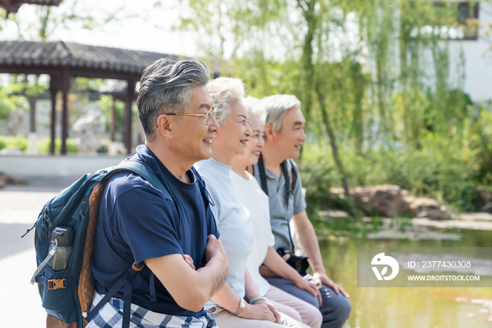 老年夫妻旅游