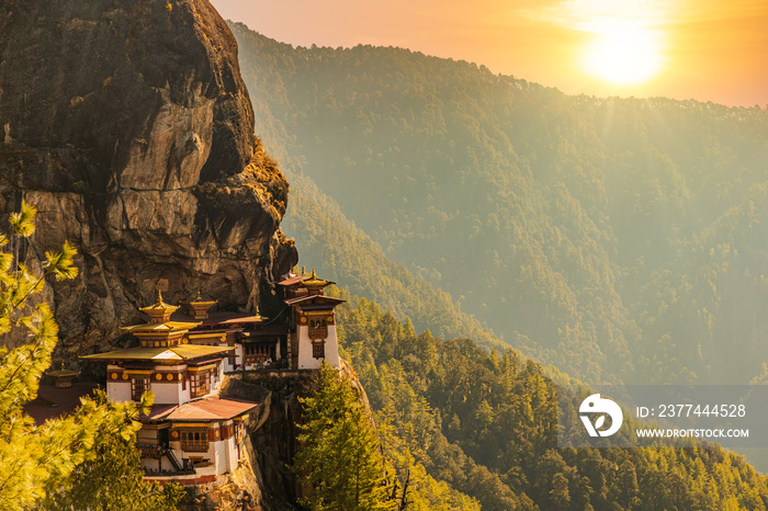 Sunset at Tiger’s nest Temple or Taktsang Palphug Monastery (Bhutan)