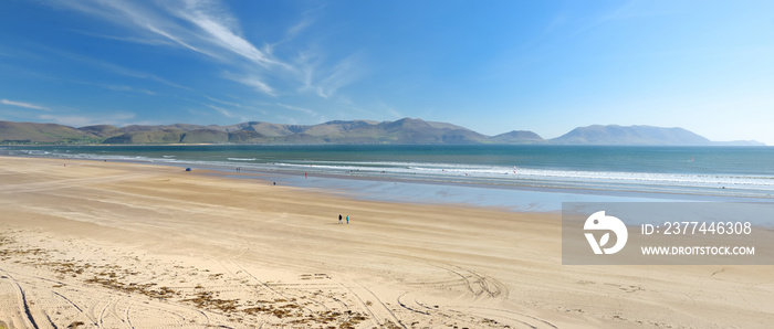 Inch beach, wonderful 5km long stretch of sand and dunes, popular for surfing, swimming and fishing, located on the Dingle Peninsula, County Kerry, Ireland.