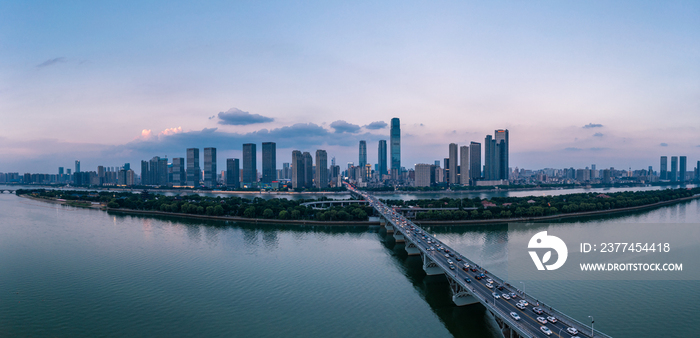 航拍长沙橘子洲大桥湘江沿岸城市风光全景图