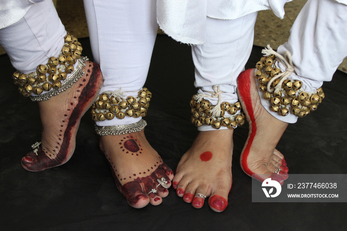 Two pairs of legs in Kathak pose