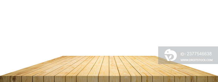 白色背景上隔离的空木桌面，用于产品展示蒙太奇