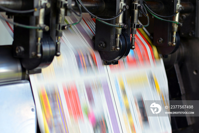 Zeitungsdruck in einer Druckerei mit einer Rollen-Offset-Maschine // Newspaper printing in a printin