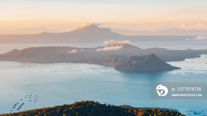 菲律宾塔盖泰的塔尔火山