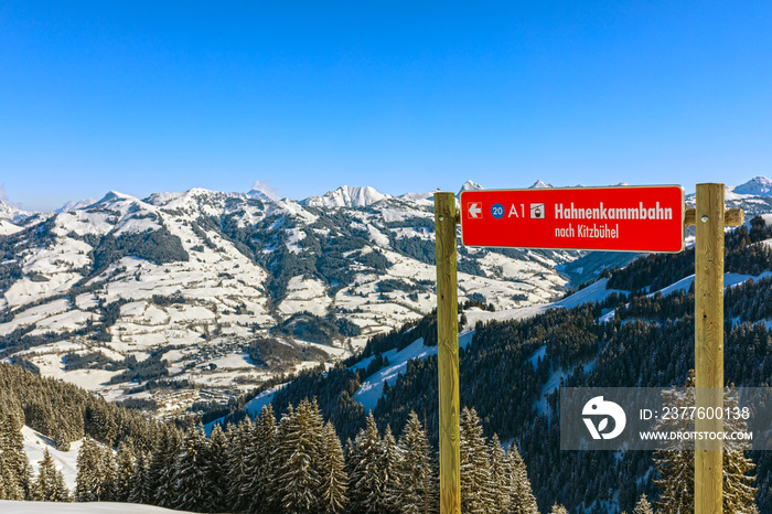 Kitzbüheler Alpen, Wegweiser Hahnenkammbahn, Tirol, Österreich