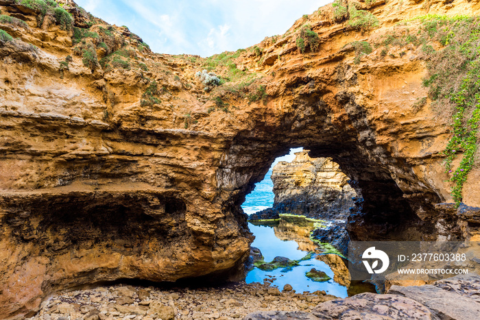 Limestone cliffs at the Grotto, near Port Campbell, Great Ocean Road, Victoria, Australia.