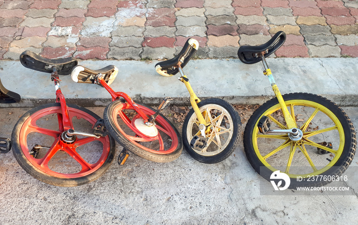 Unicycles / Single-wheeled bikes