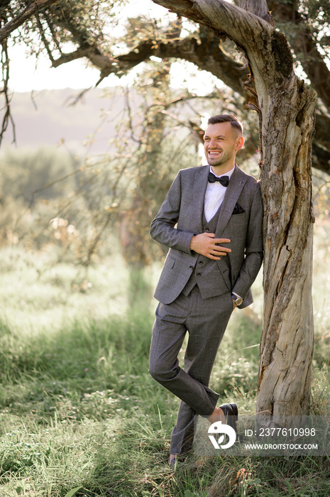 Portrait of the groom on his wedding day.