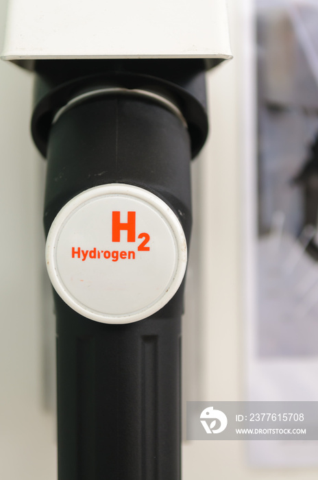 High pressure (700 bar) hydrogen fuel filler nozzle for refueling hydrogen powered commercial vehicles