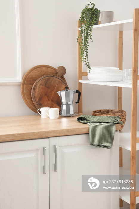 Geyser coffee maker and cups on counter in kitchen