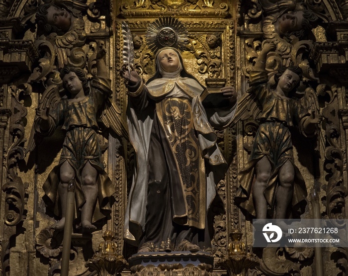 Détail de retable baroque à l’église Nossa Senhora do Carmo, Faro, Algarve, Portugal