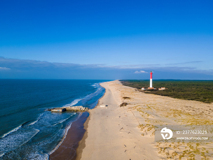 vu aérienne du phare de la coubre et de la plage du sémaphore a la Palmyre