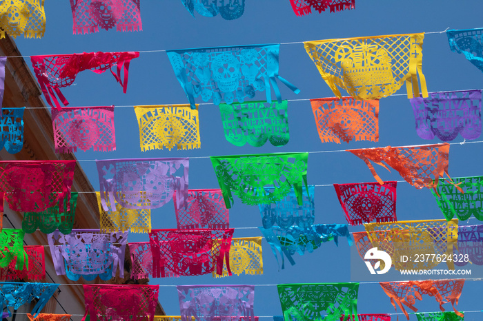 The confetti is an ornamental paper craft product that is worked in Mexico and serves to decorate festivities of the day of the dead