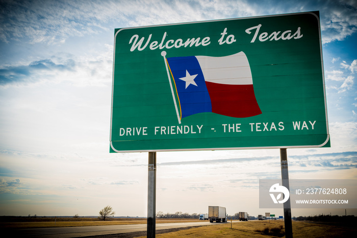 Welcome to Texas road sign in front of cloudy sky