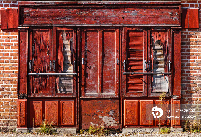 Vintage storefront in Saint-Viâtre