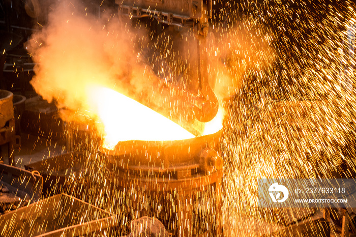 Tank pours the liquid steel in the molds