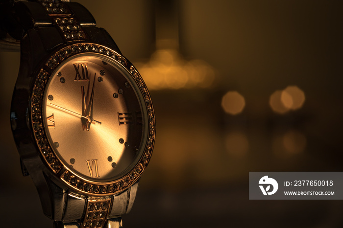 Woman Shiny gold diamond watch.