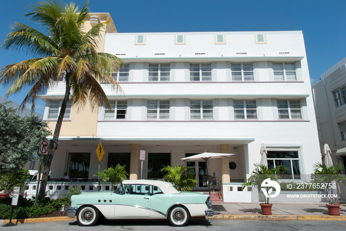 Miami Beach Ocean Drive Vintage Car