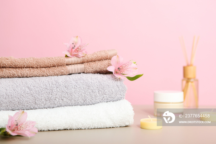 a stack of fresh towels on the table.